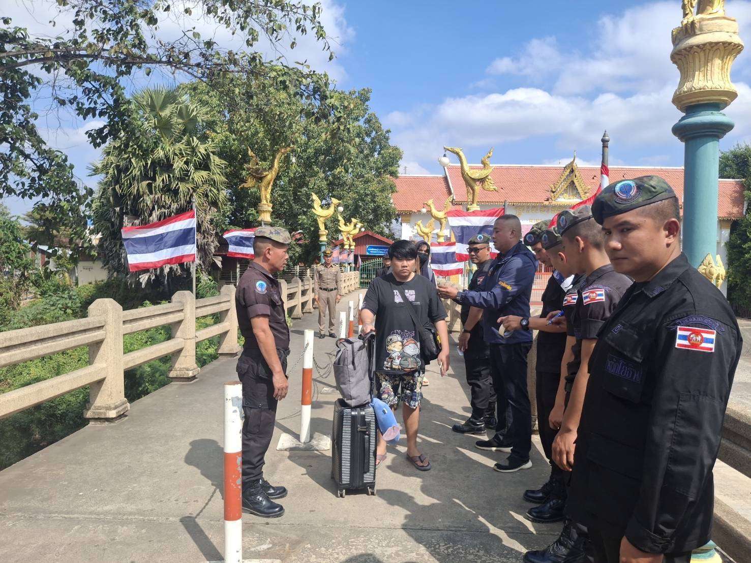 กองทัพเรือไทยอำนวยความสะดวกคนไทยกลับเข้าประเทศ