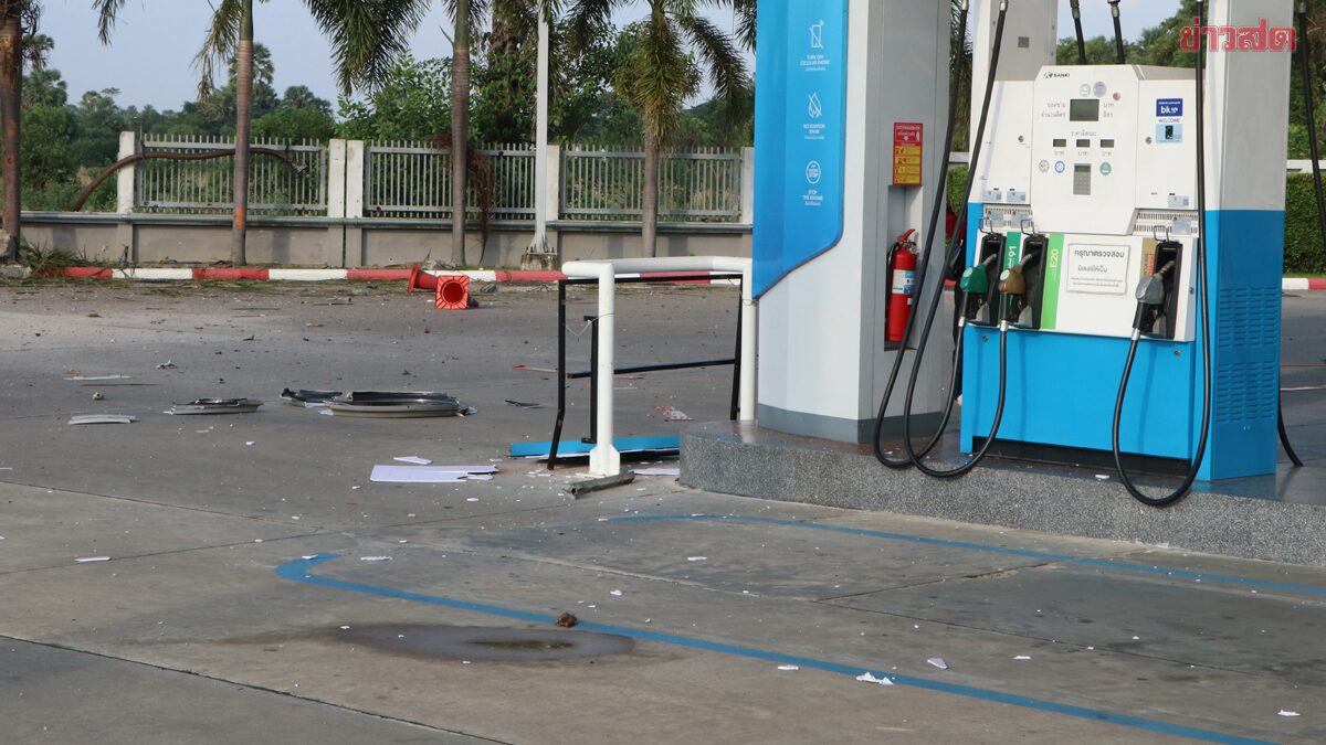 ปั๊มน้ำมันปัตตานีถูกกลุ่มคนร้ายลอบวางระเบิดและเผา ทำให้ตู้จ่ายน้ำมันและร้านสะดวกซื้อเสียหาย
