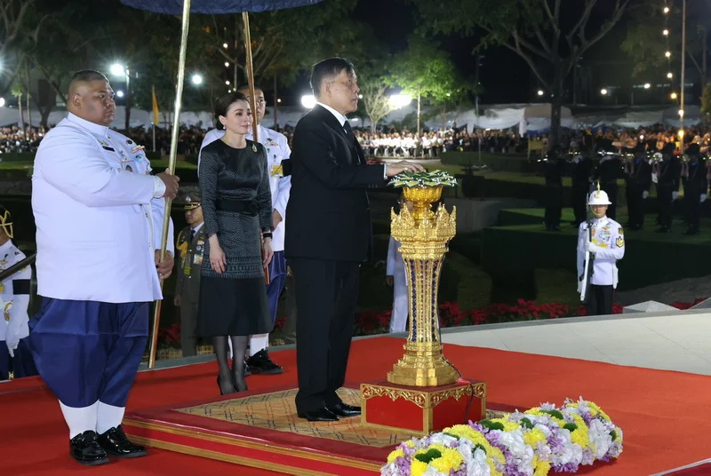 พิธีเปิดพระราชานุสาวรีย์สมเด็จพระมหิตลาธิเบศร โดยพระบาทสมเด็จพระเจ้าอยู่หัวและพระบรมราชินี